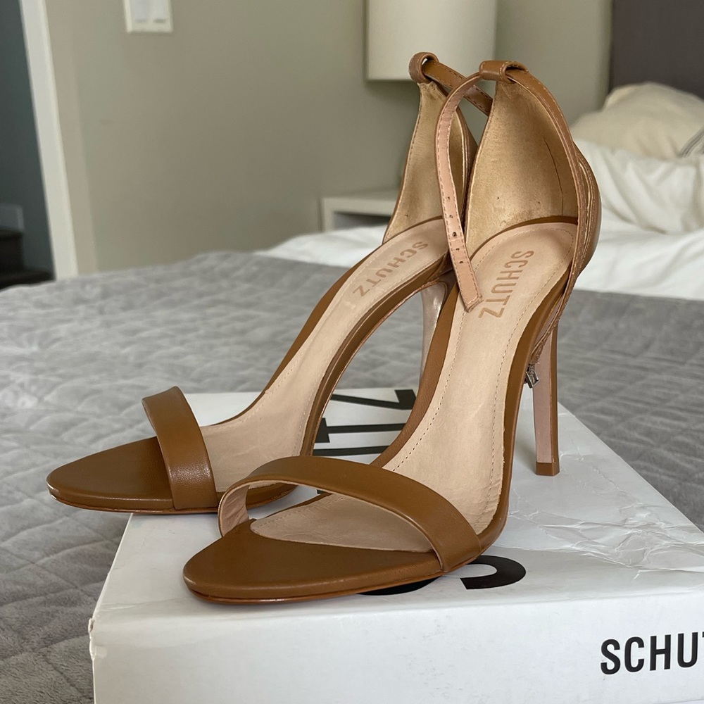 Shutz Casey Lee Leather Sandal Brown Camel size 8.5 New